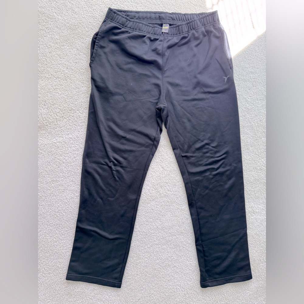 Black sweatpants.